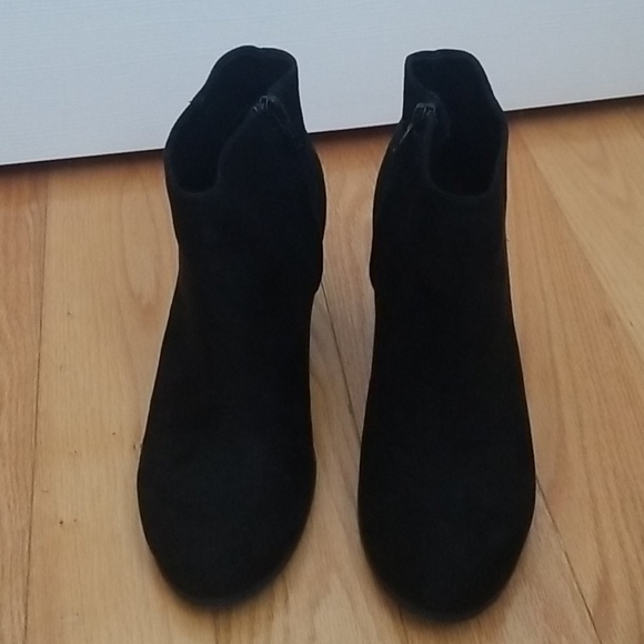 Black heeled boots - Picture 2 of 3